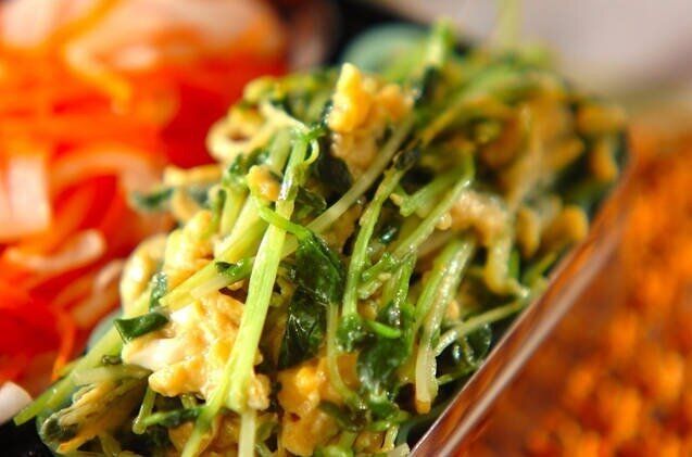 豆苗と卵のオイスター炒め