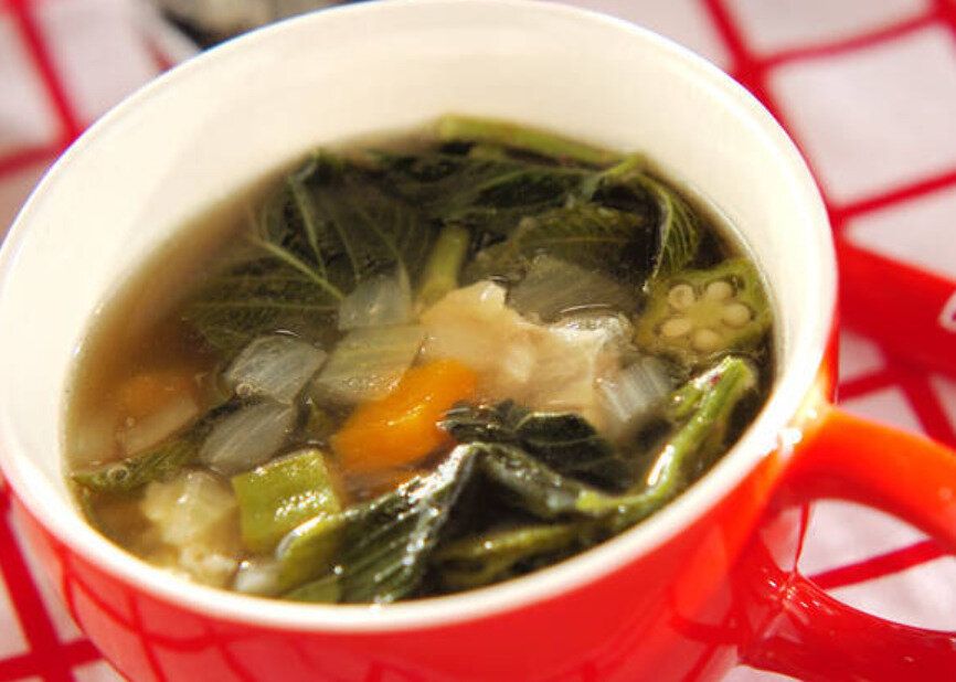 牛すじとモロヘイヤのスープ