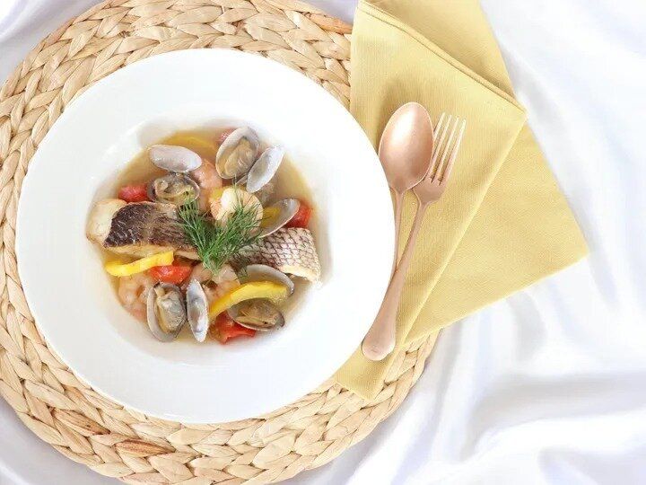 白身魚を使った魚介のスープ