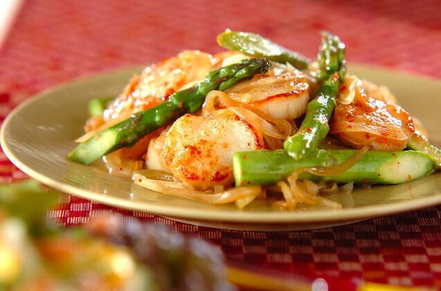 パパっと炒めて簡単!ホタテとアスパラのこってりバターソテー