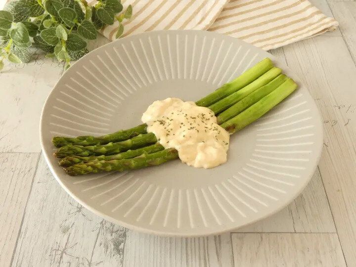アスパラガスのタルタルソースかけ