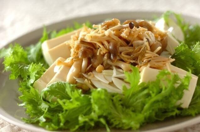 エノキ入りワサビ菜のヘルシー和風サラダ