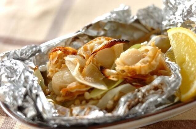 エノキ入りオイスターバター香るホタテのホイル焼き
