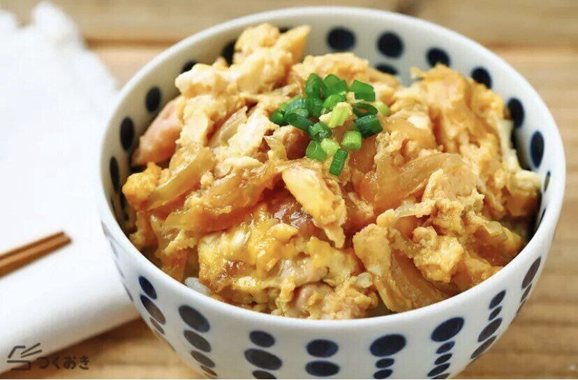 鶏肉と玉ねぎの卵とじ(親子丼の具)