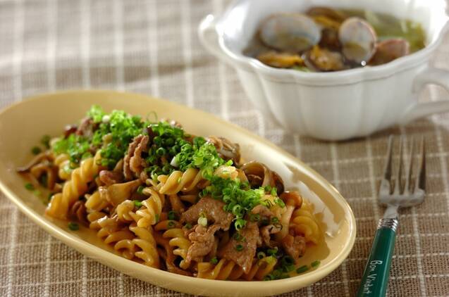 キノコと豚肉のみそバターパスタ