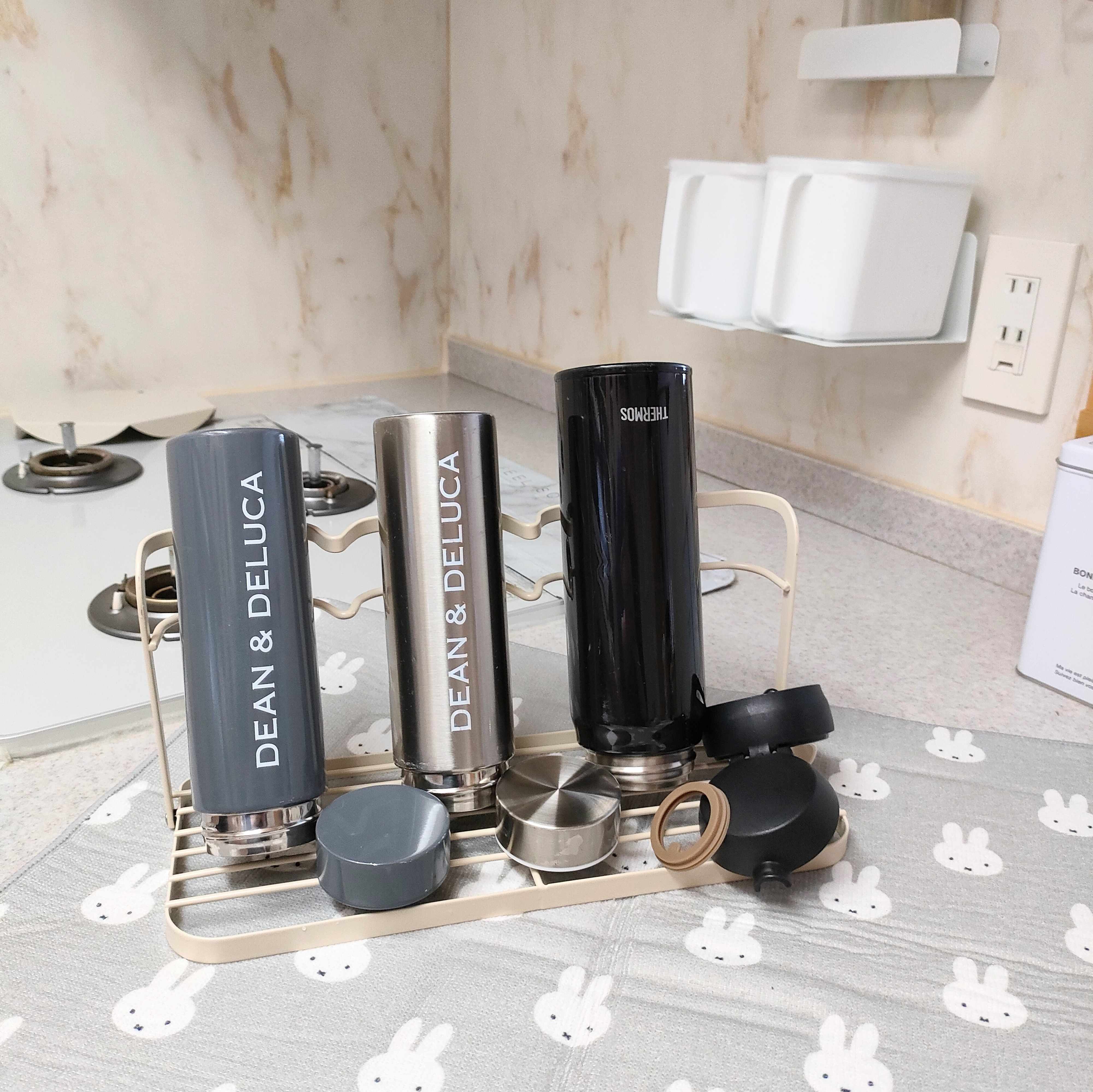 300円ショップ3COINS 折りたたみボトルスタンド