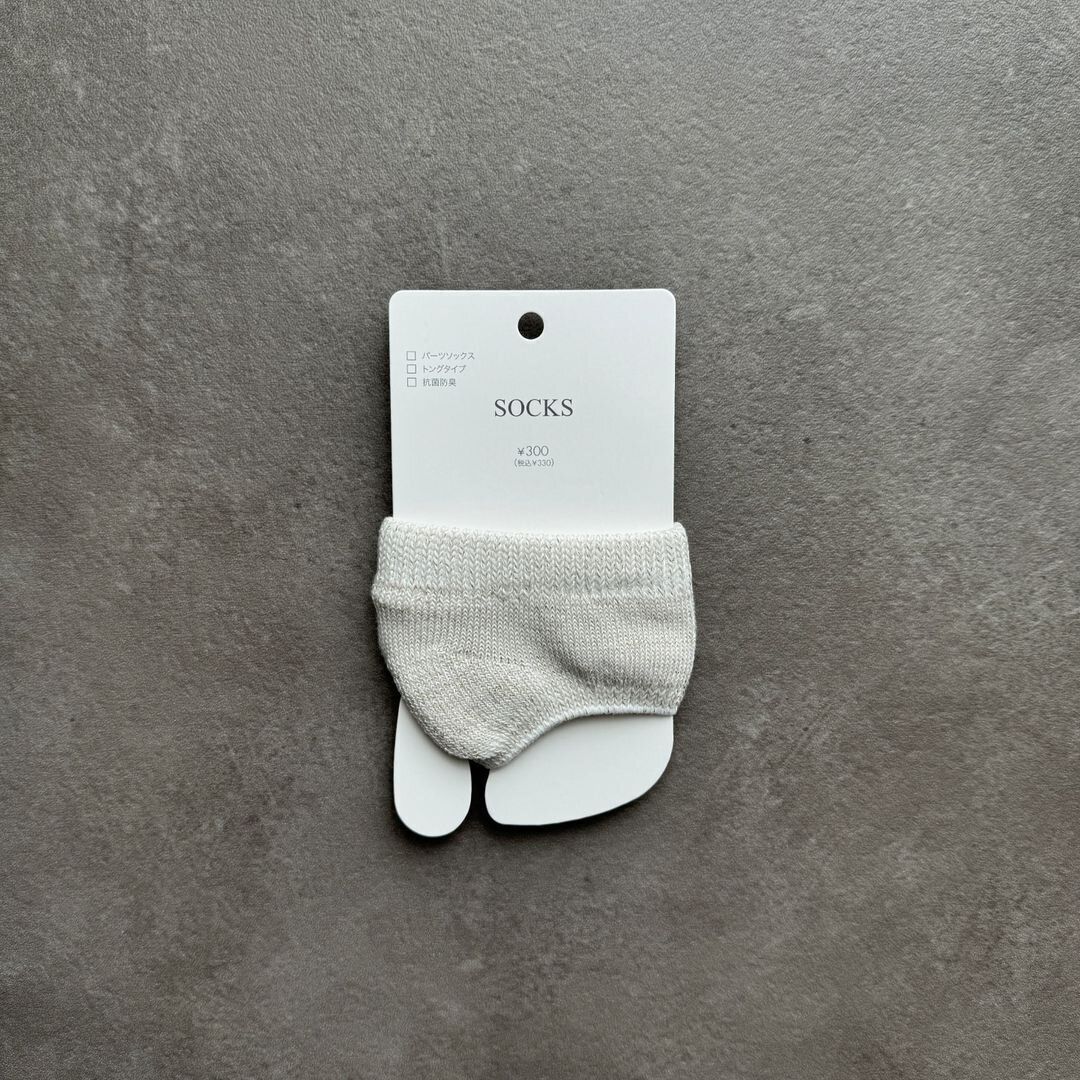 【3COINS】スリコで発見!サンダルソックスが330円