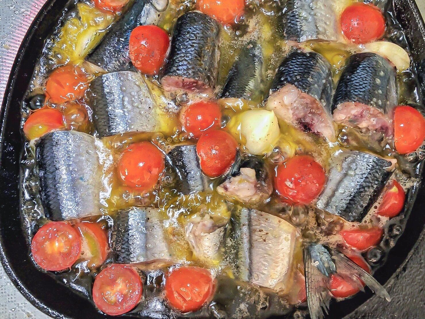 スキレットに入ったアヒージョ