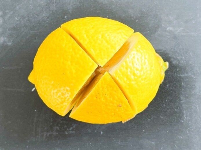切ったレモン