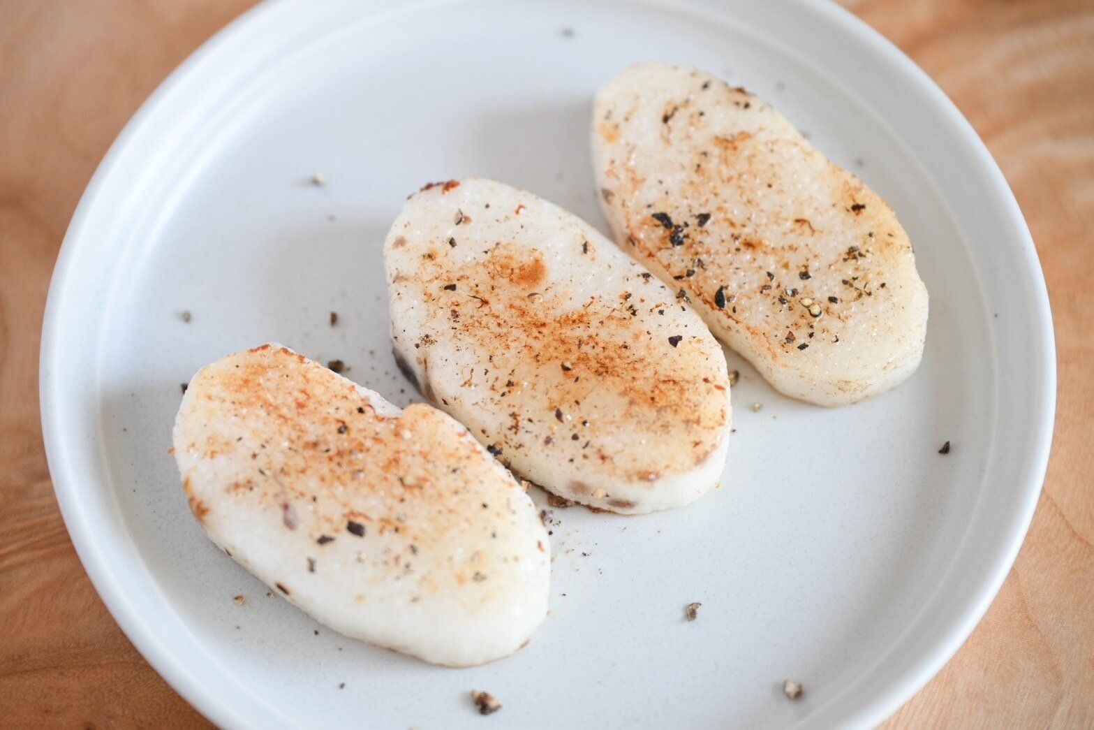 皿にのった長芋ステーキ