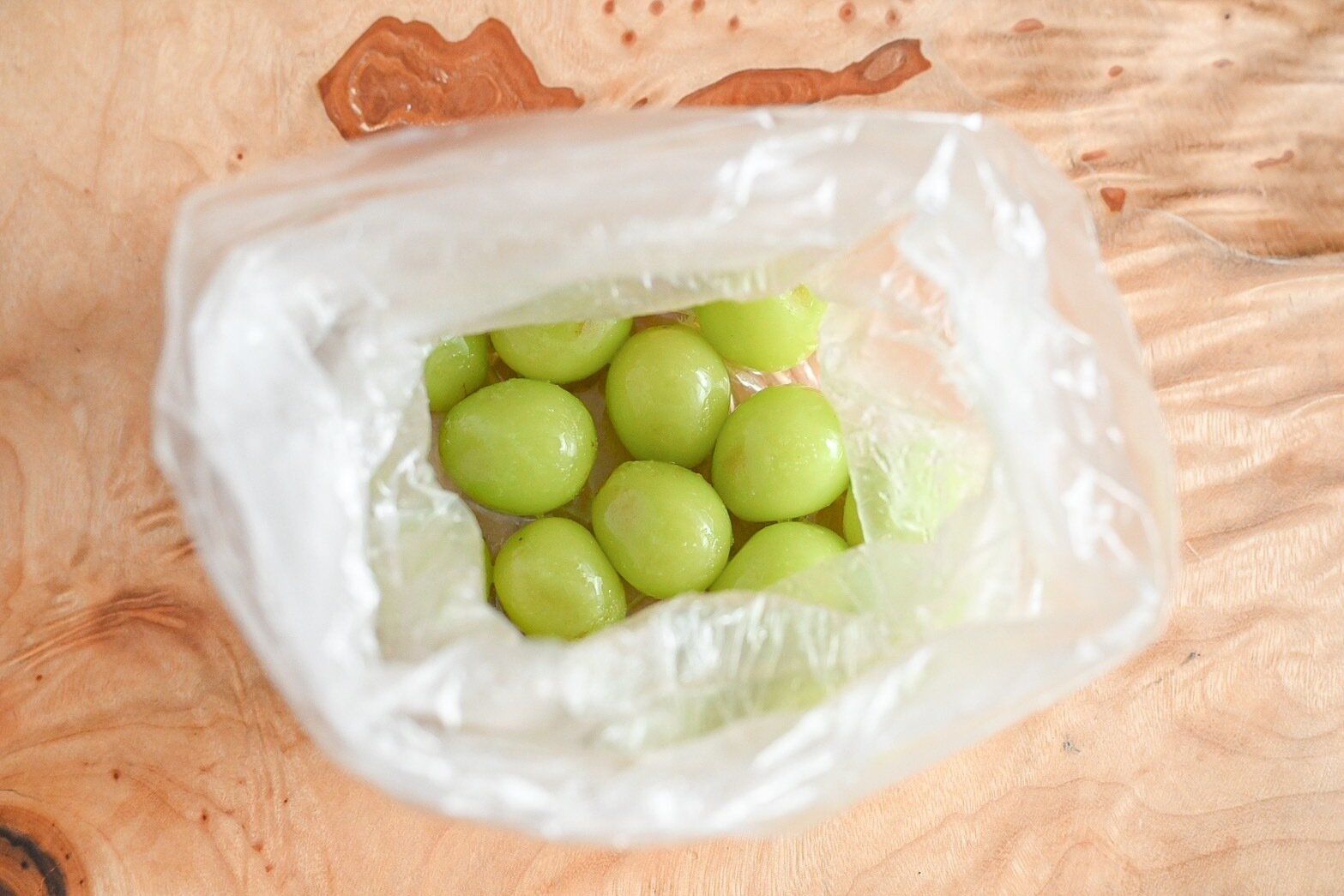 グラニュー糖を和えたマスカット