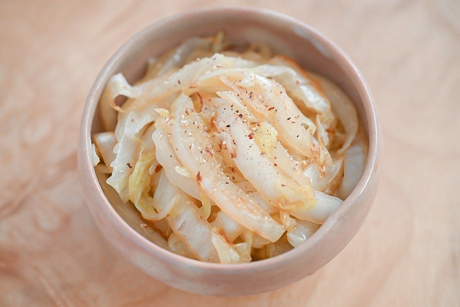 皿に盛られた白菜のぺペロン炒め