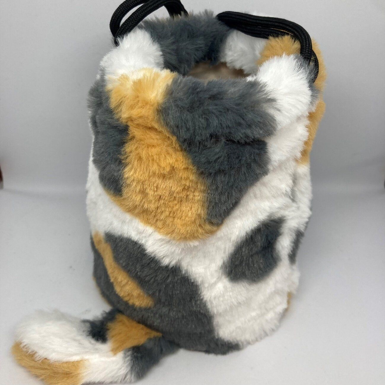 店内でも一際目を惹くデザインのアイテム、手にとって納得！ダイソー秋冬バッグが発売中