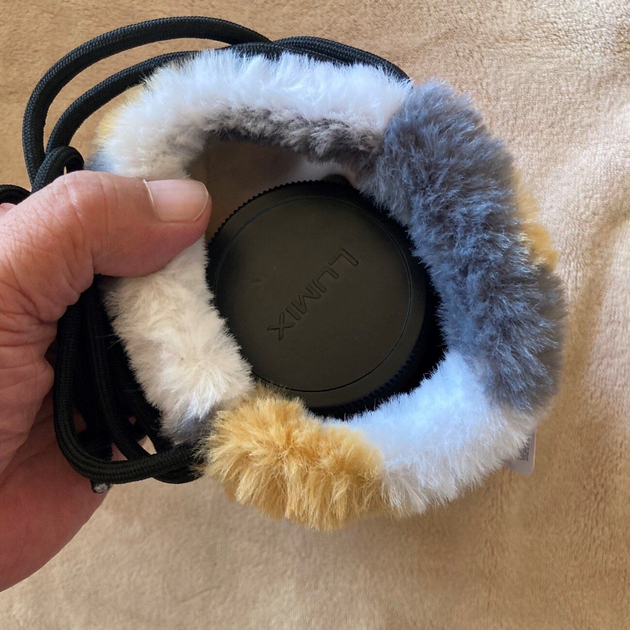 店内でも一際目を惹くデザインのアイテム、手にとって納得！ダイソー秋冬バッグが発売中