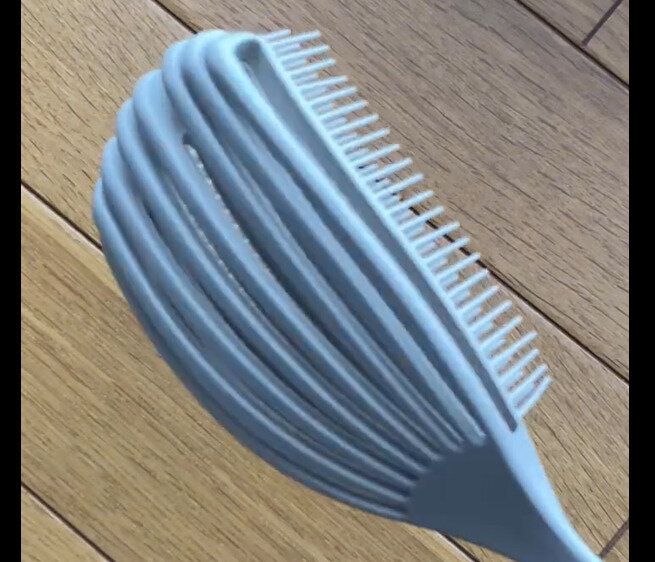 【3COINS】なんか面白い!フィットヘアブラシ