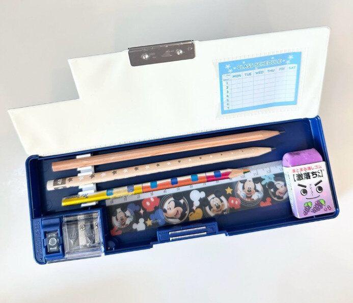 【ダイソー】三角えんぴつがピッタリすぎる!両開き筆箱