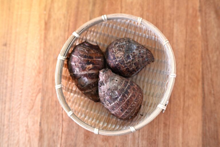 もっと早く知りたかった…！里芋が一瞬でスルッとむける方法