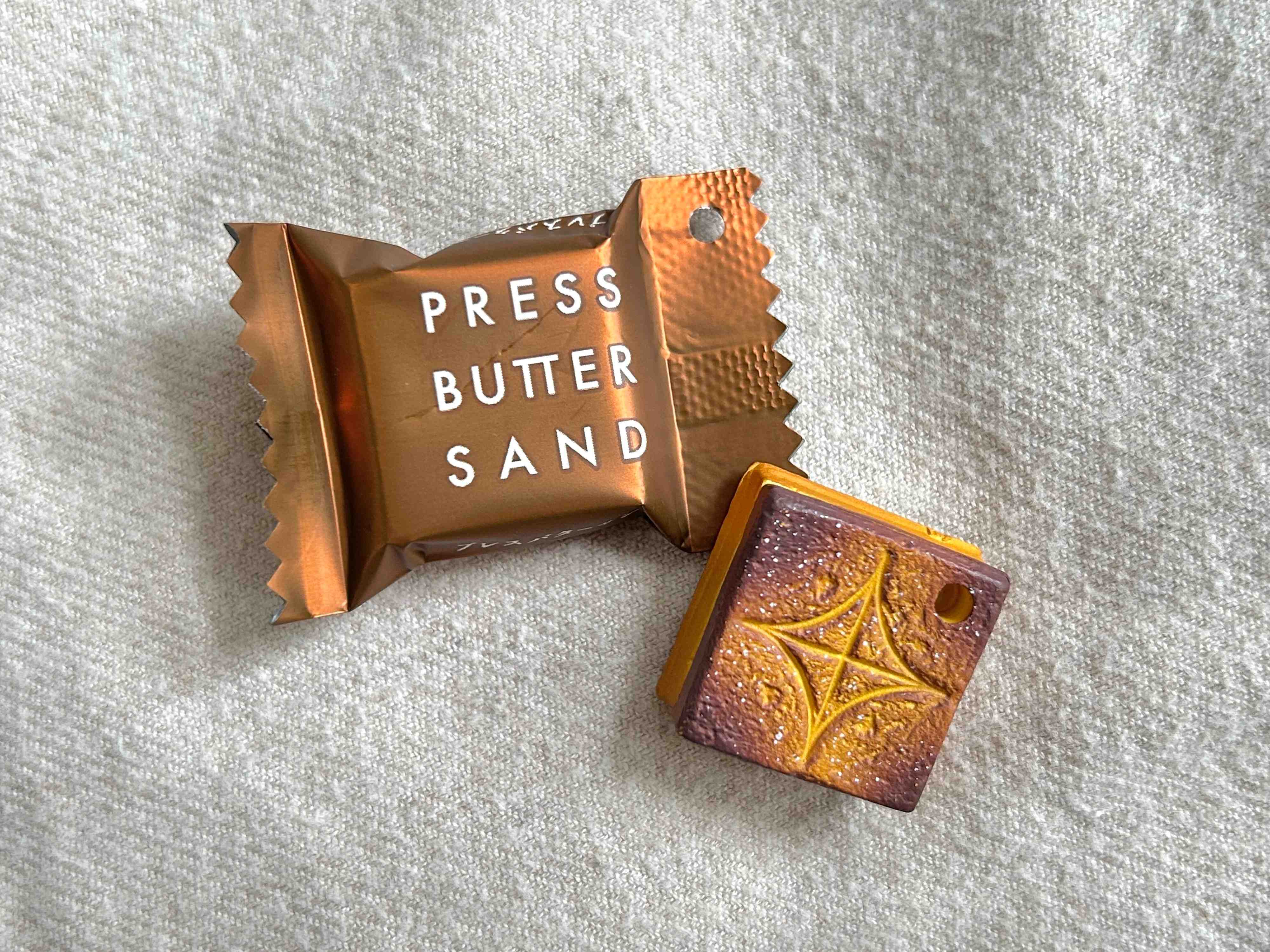 プレスバターサンド　栗　カプセルトイ