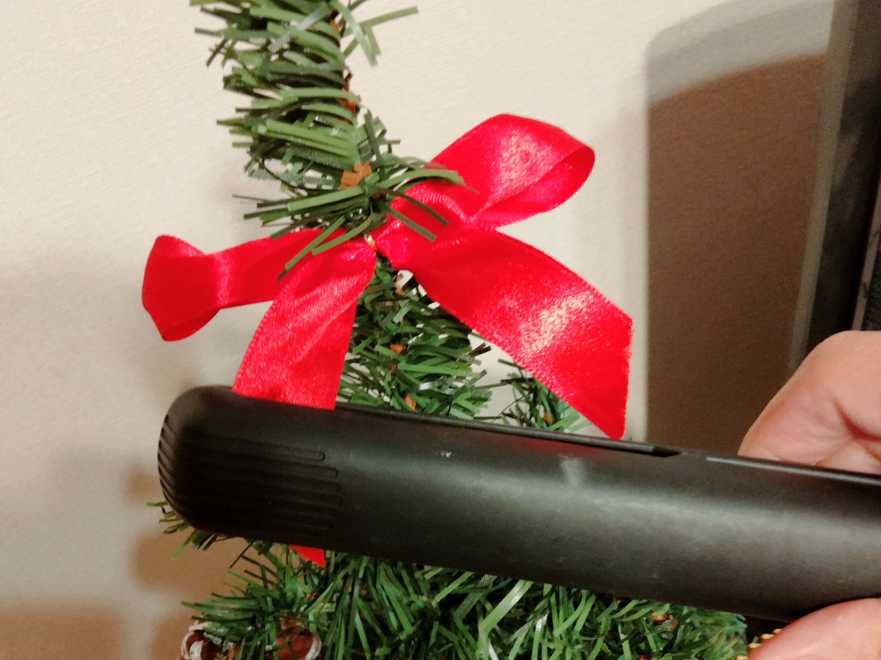 リボンとヘアアイロン