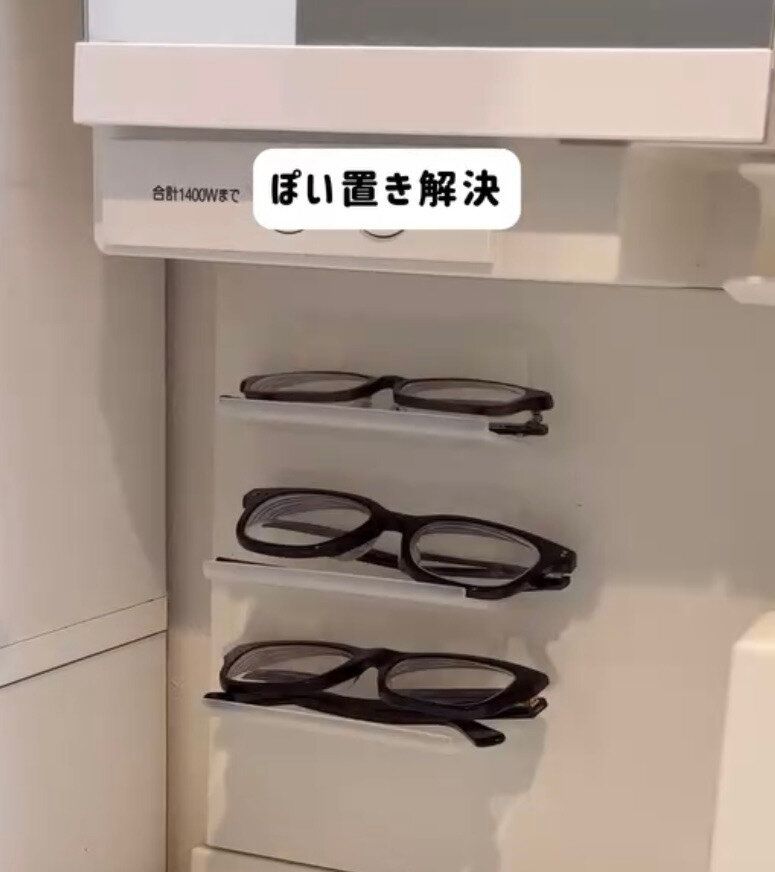 小物の収納に便利！「浮かせてスッキリ洗面戸棚トレイ」