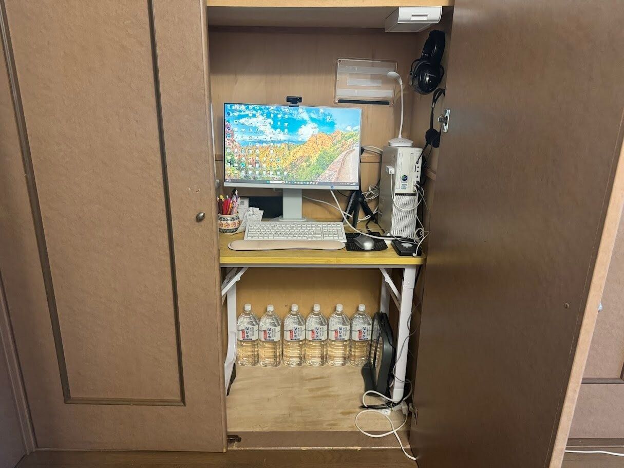 リビング収納の中をワークスペースにした