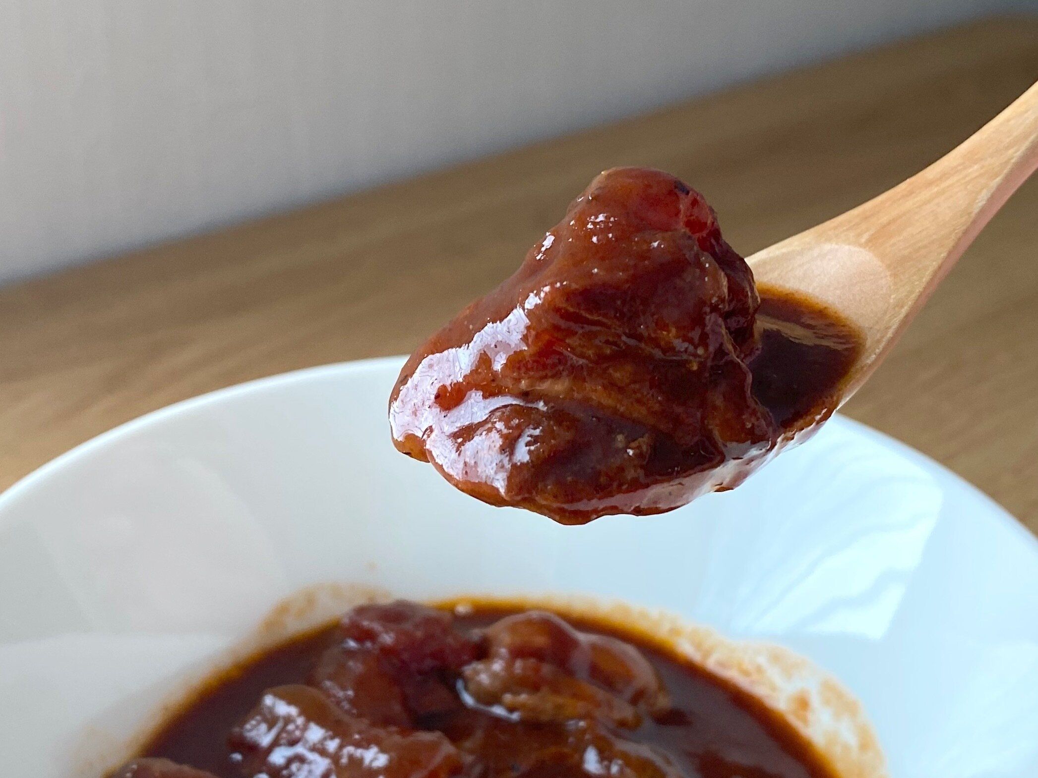 お肉屋さんの牛すじ赤ワイン煮込み