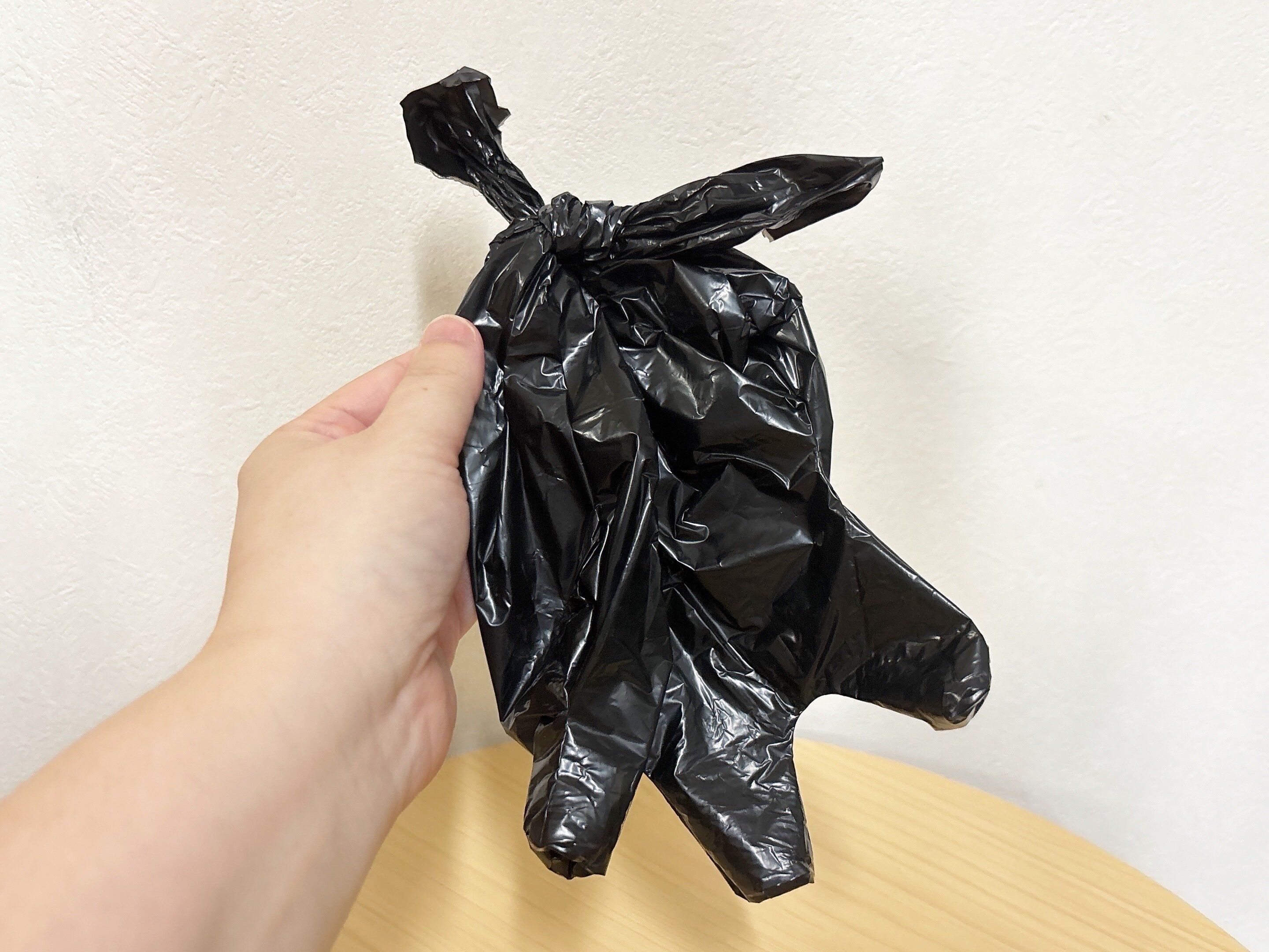 ダイソーゴミ取り手袋くるんポイ