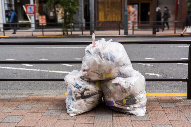 ゴミ袋はパンパンで出さないで！袋に入れるゴミは“8割主義”でお願いします