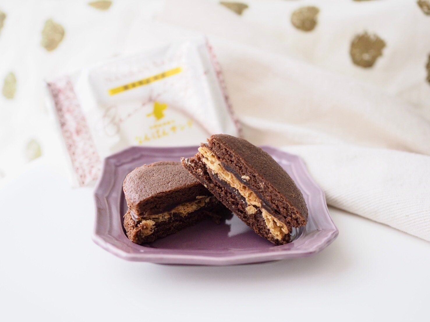 シャトレーゼ「なんばんショコラサンド 熊本県産和栗」断面写真