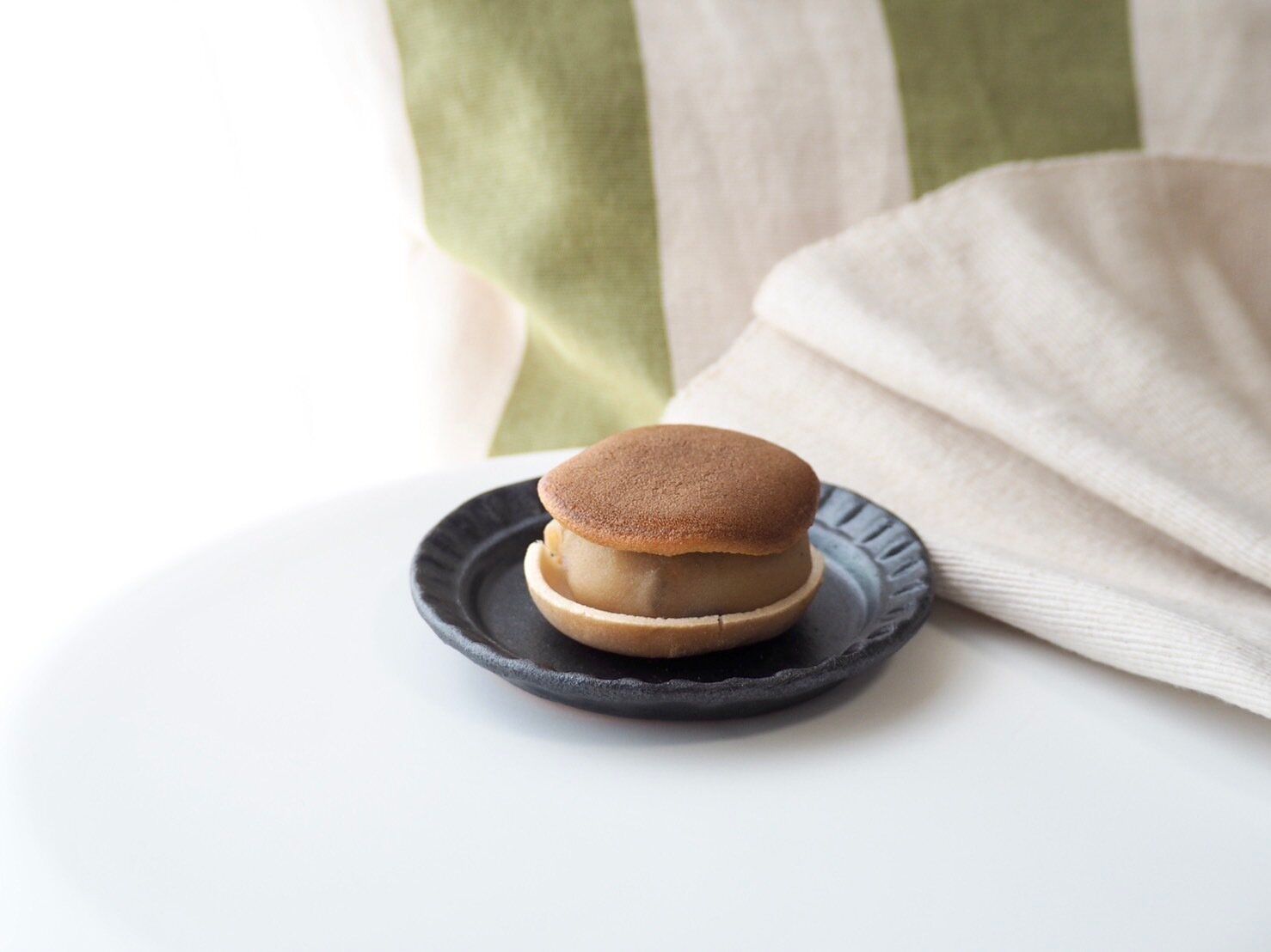 シャトレーゼ「もなどら さつまいも」商品写真