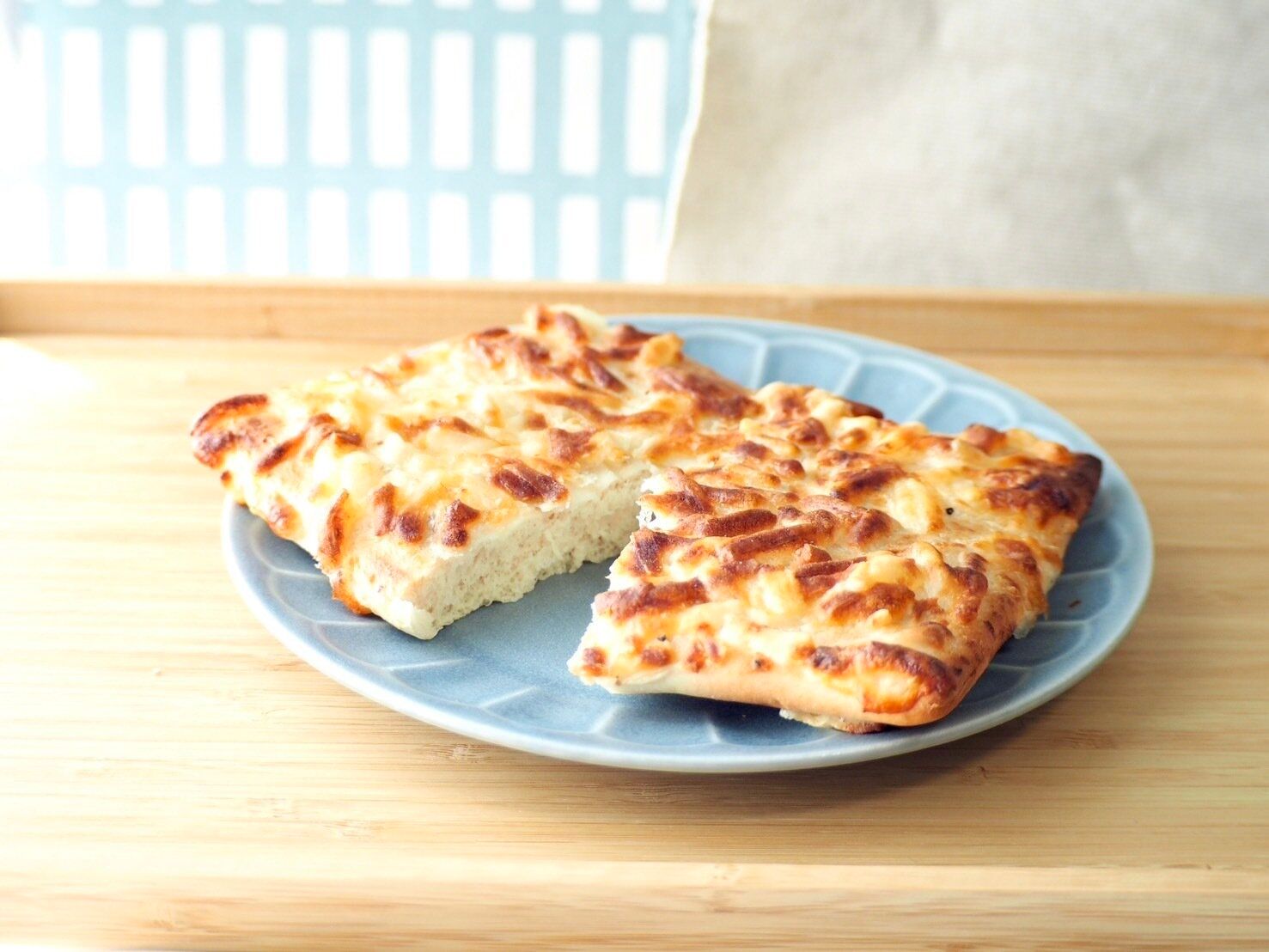 シャトレーゼ「 糖質85％カットのピザ 4種のチーズ」商品写真