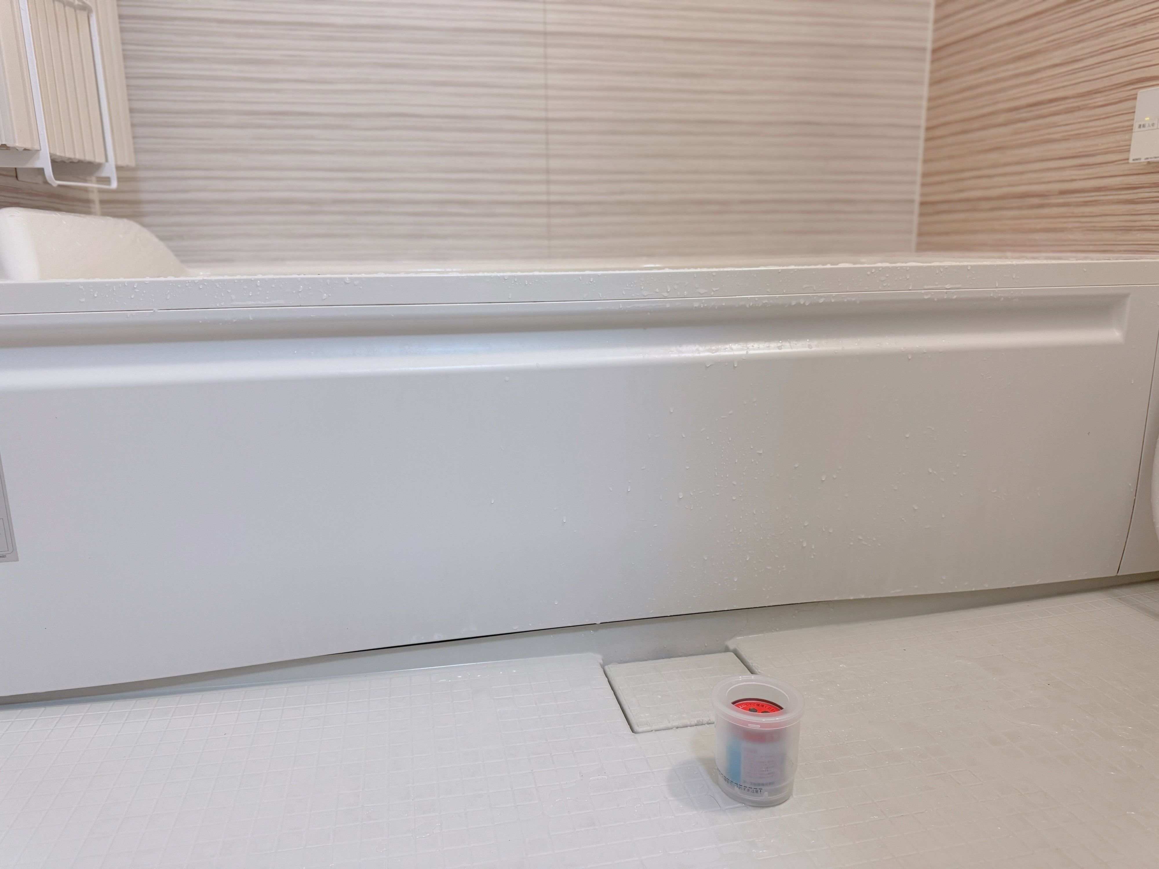 飛ぶように売れてる【ダイソー】「お風呂のカビを撃退してくれる！」超優秀人気グッズ3選