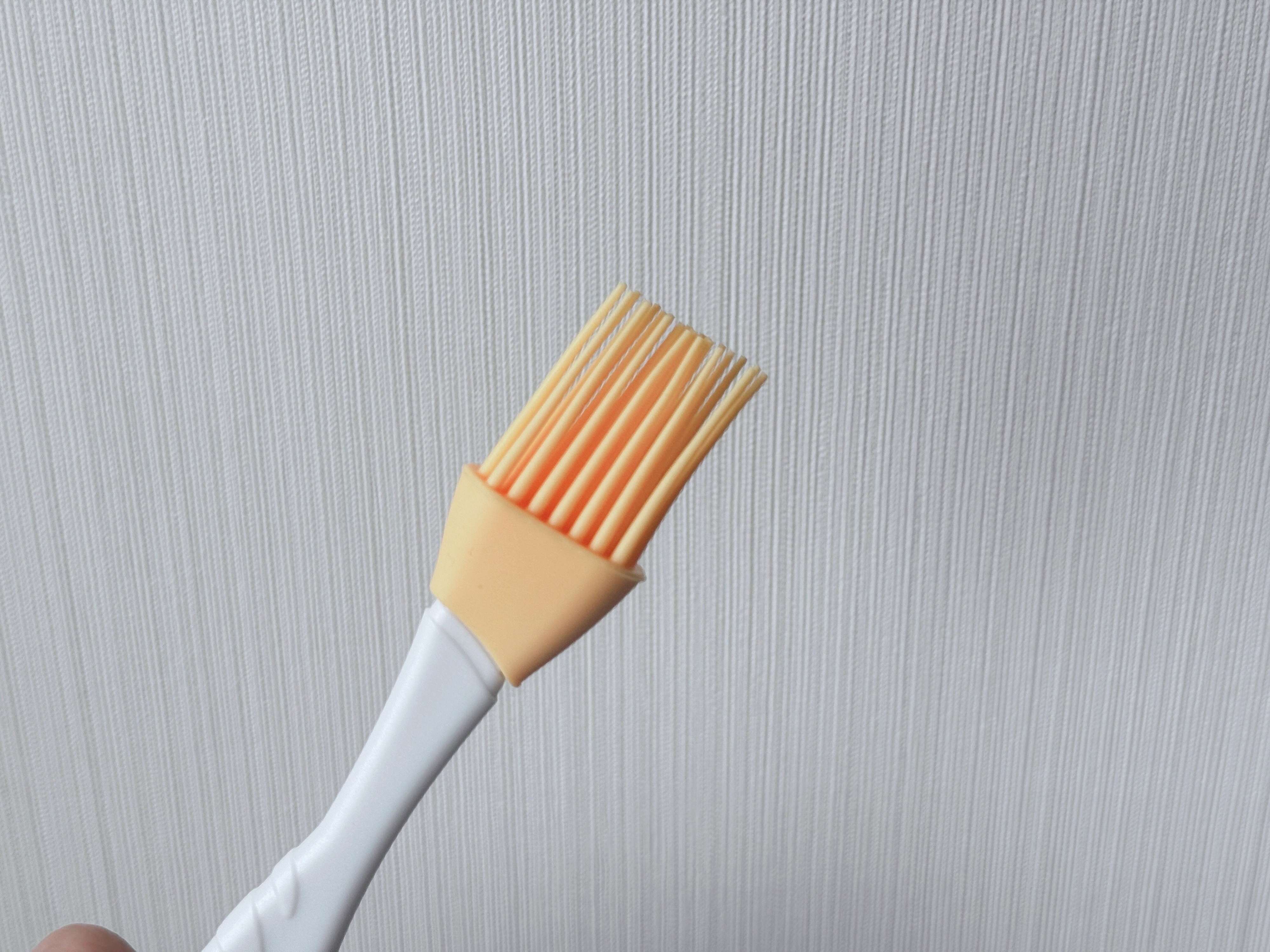 3．シリコンペストリーブラシ