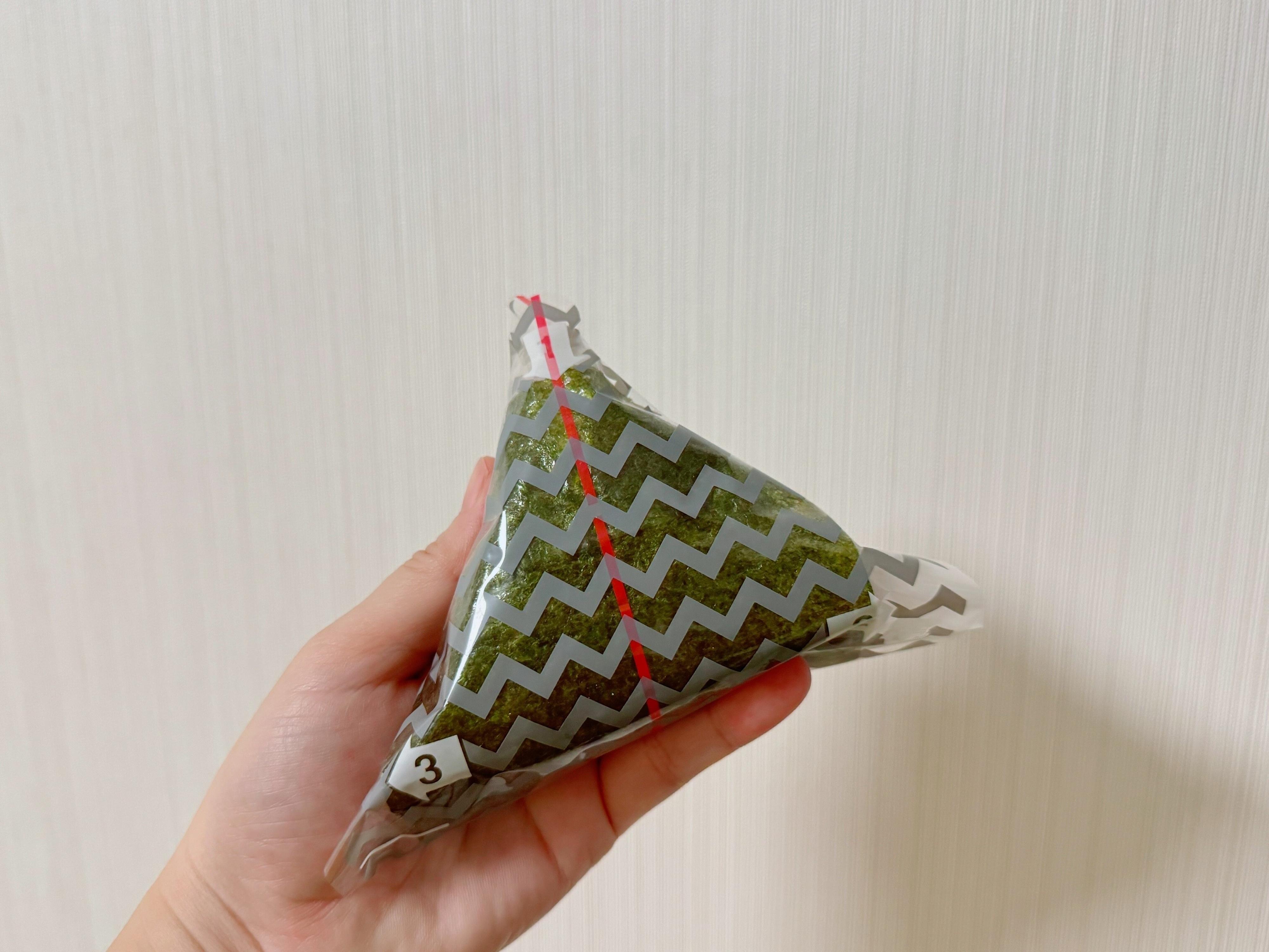 1．コンビニおむすびフィルム シェブロン柄