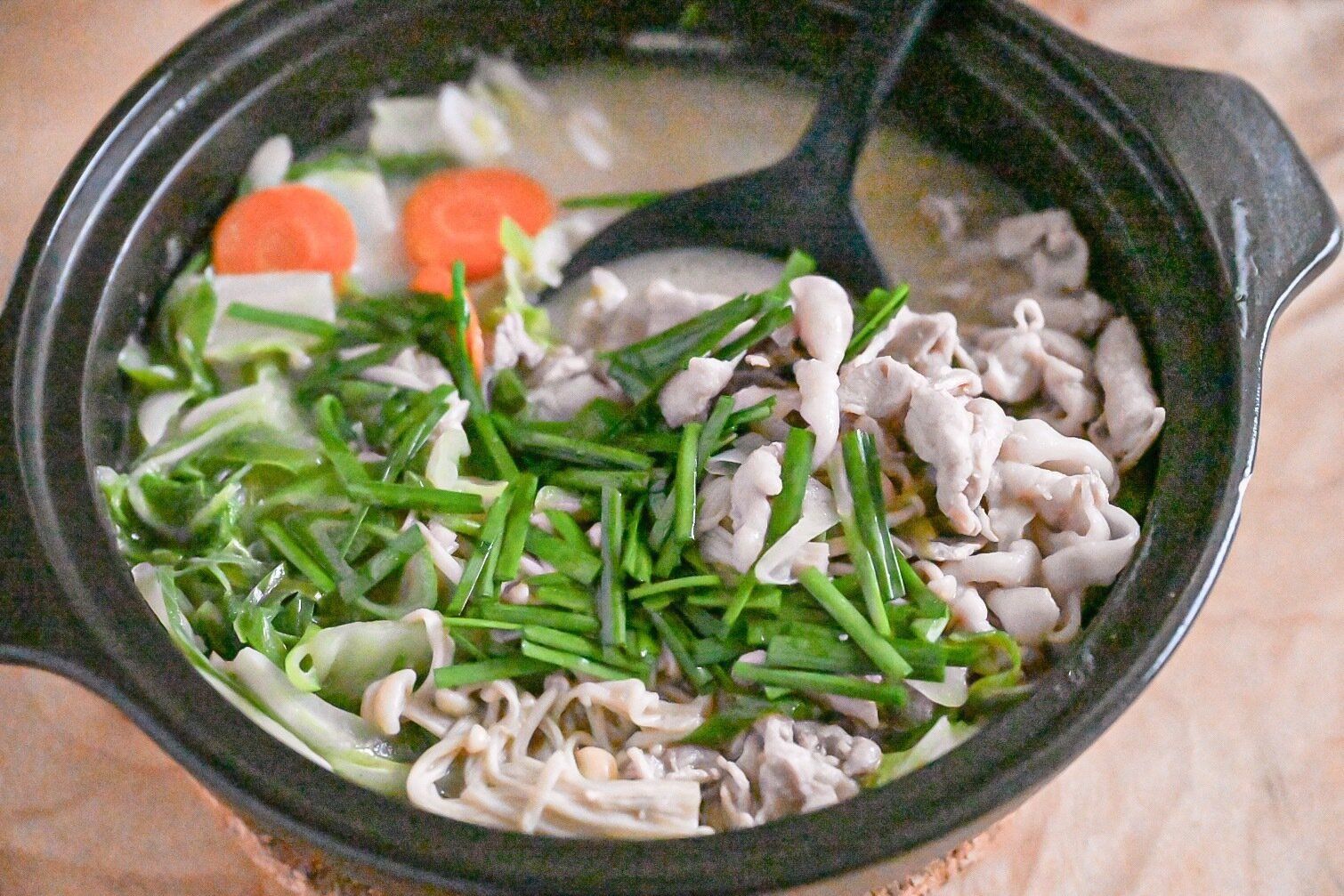 完成したとんこつ鍋