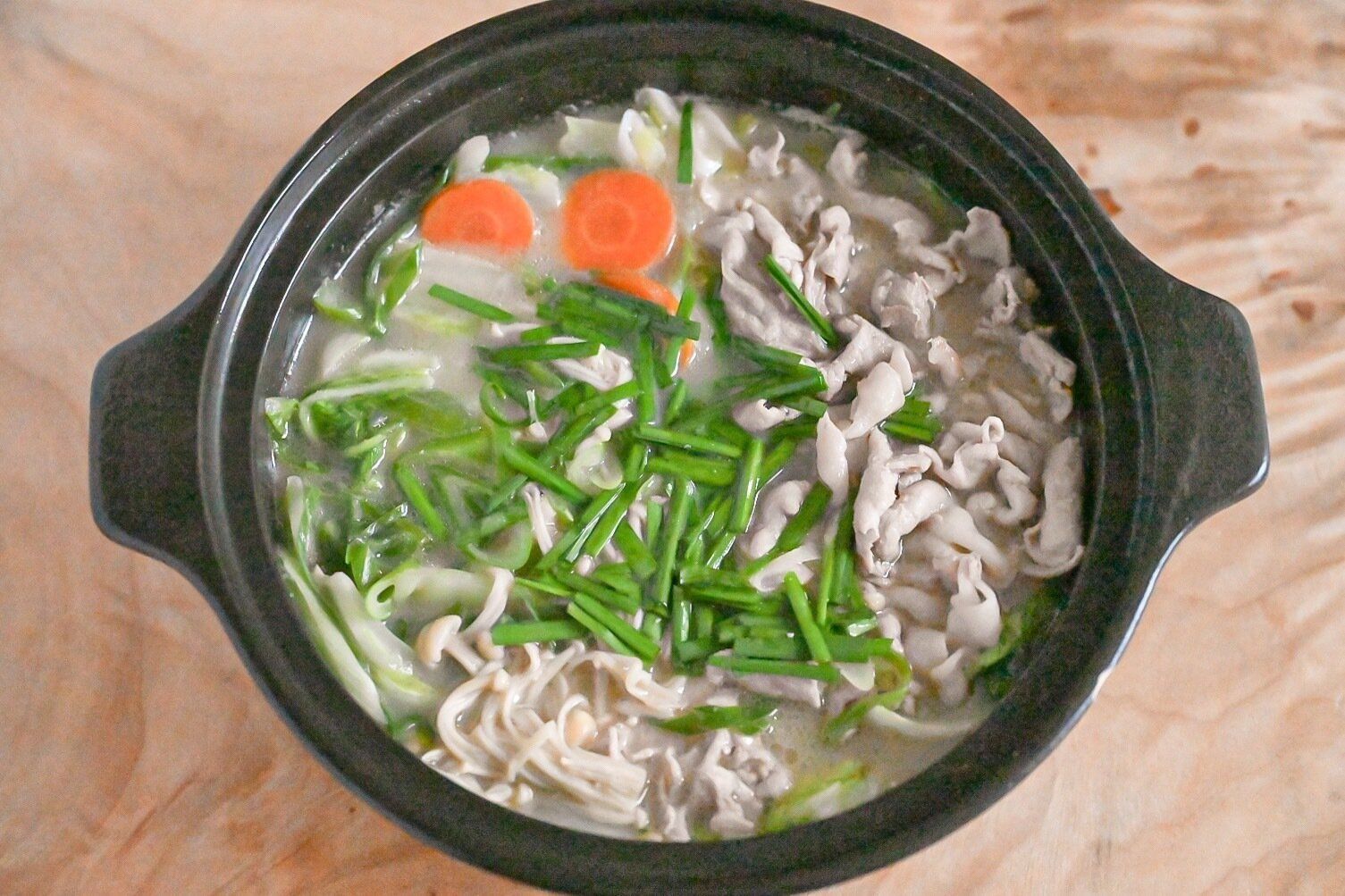 完成したとんこつ鍋