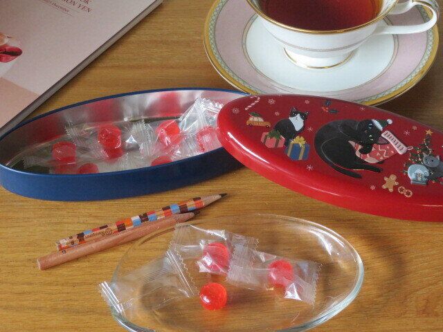 クリスマス ネコ　オーバル缶　盛りつけ