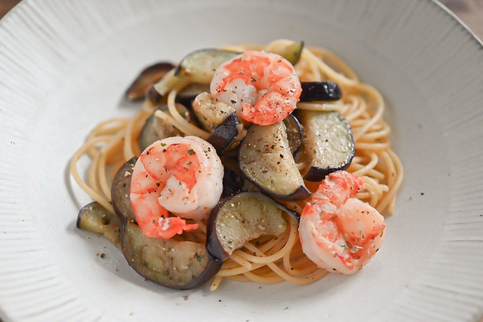 皿に入ったパスタ