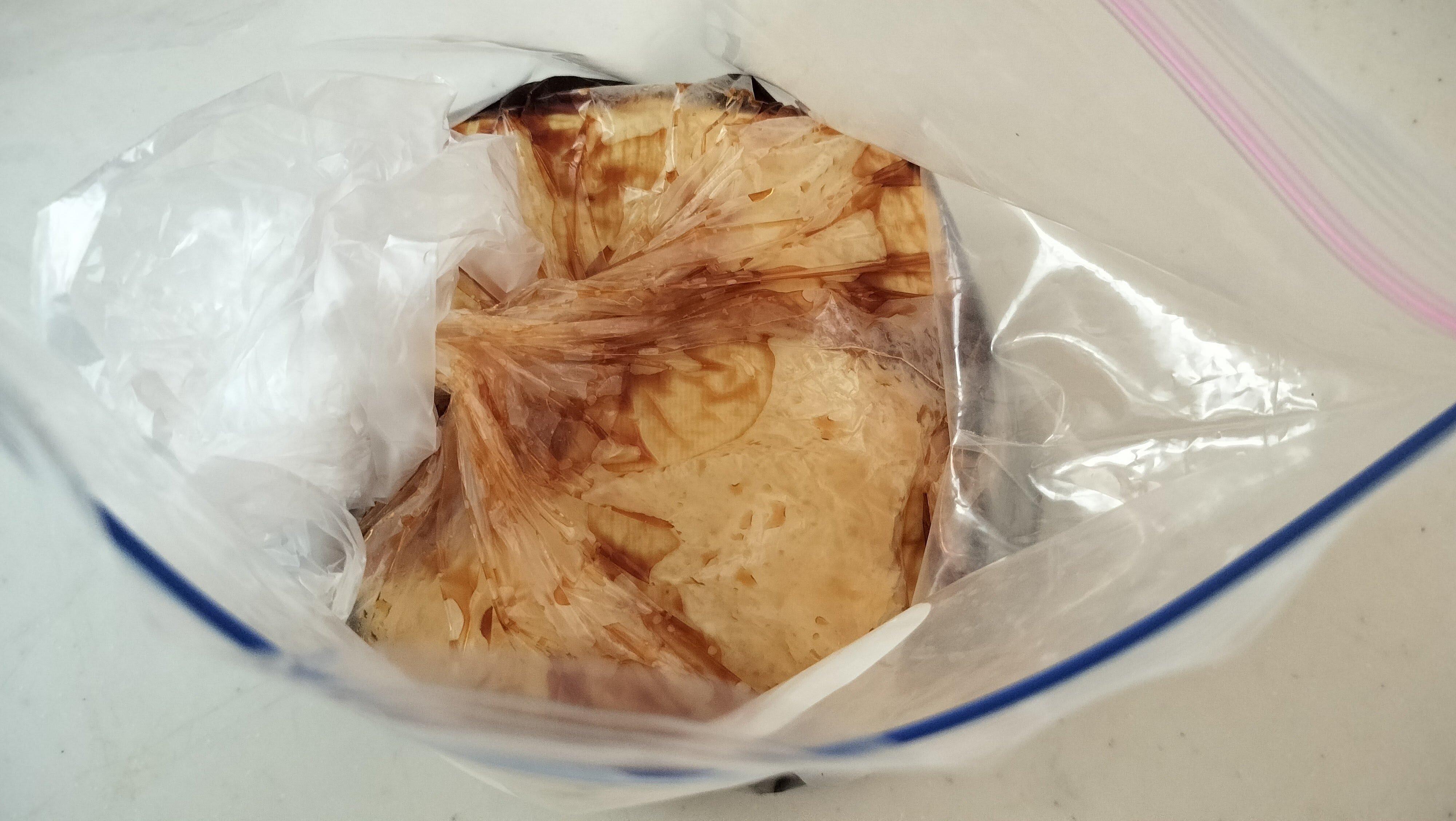 味しみ豆腐の素をいれて一晩おく