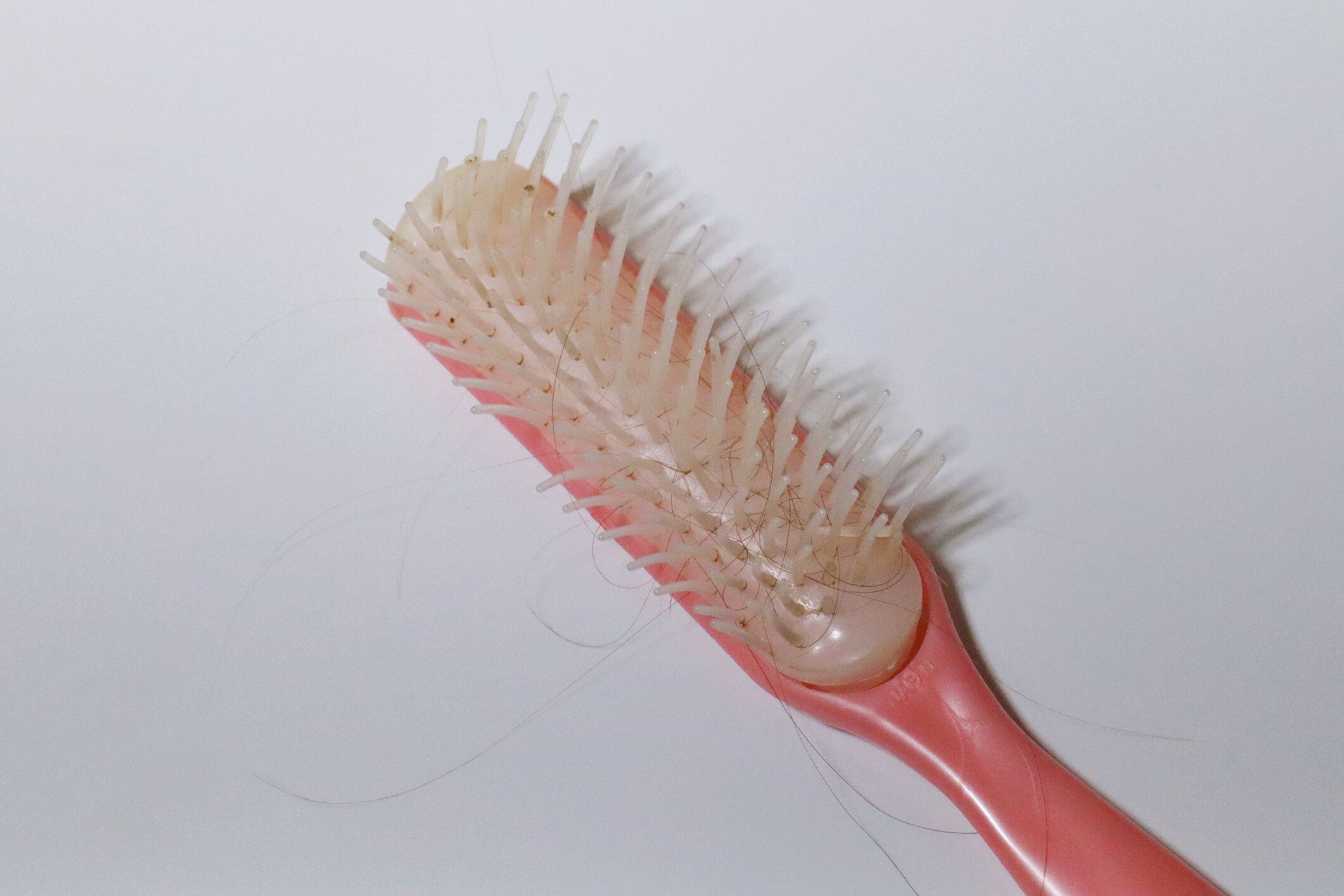 ヘアが付属したヘアブラシ