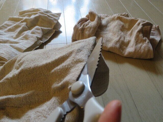 古タオルは切って雑巾に