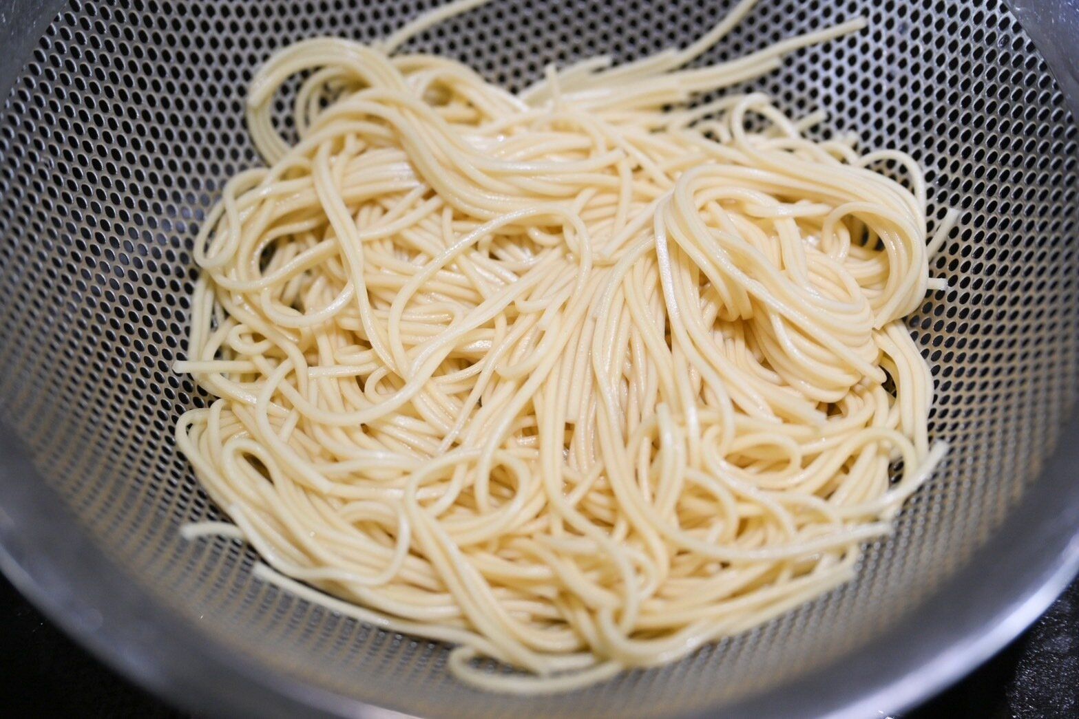 ざるにあげた麺