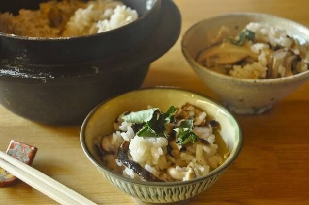 油揚げ入り混ぜ込みキノコご飯