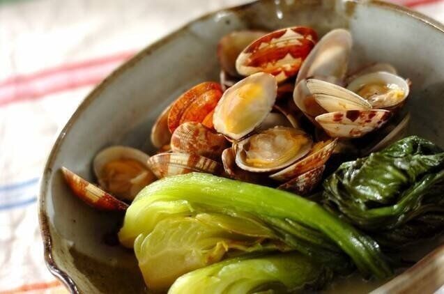 チンゲンサイとアサリの蒸し煮