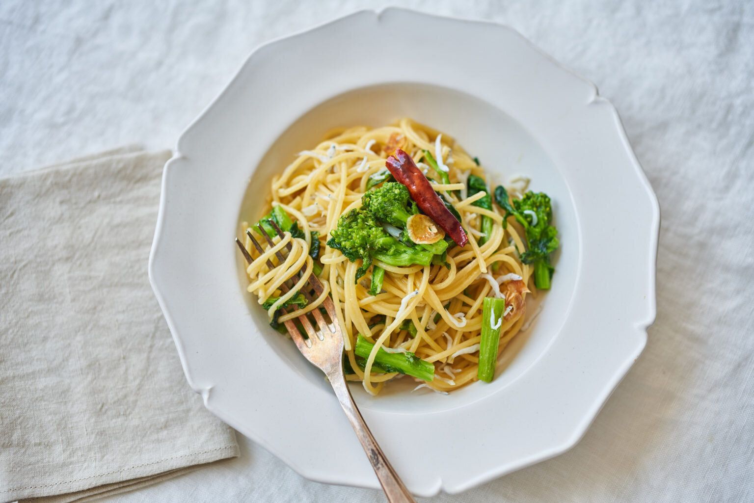 菜の花としらすのペペロンチーノパスタ