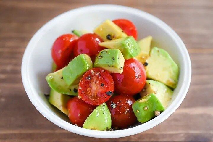 アボカドとミニトマトのサラダ