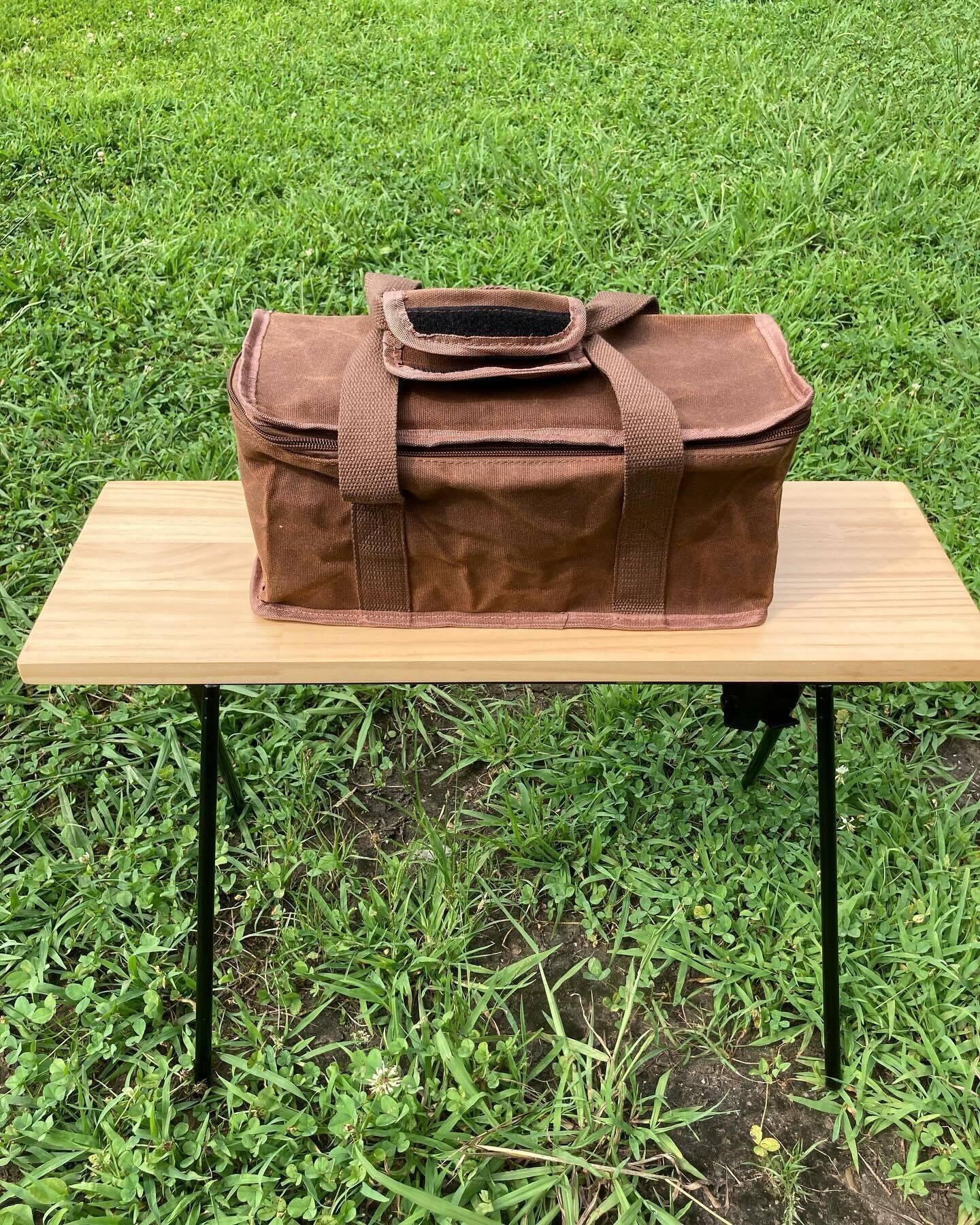 キャンプギアの持ち運びにも！「パラフィン帆布スクエアトート」