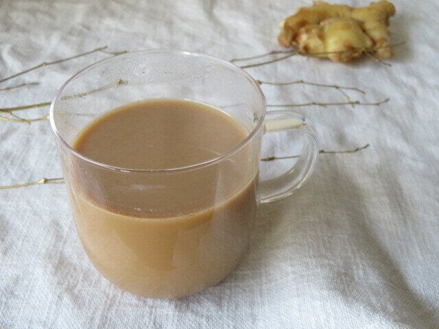 おうちで味わうカフェメニュー　ジンジャーブレッドラテ（税込390円）