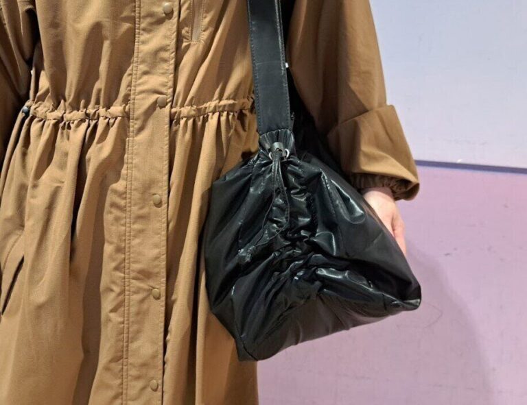 コスパ最高【ワークマン】オールシーズン使えるシャーリングショルダーバッグ