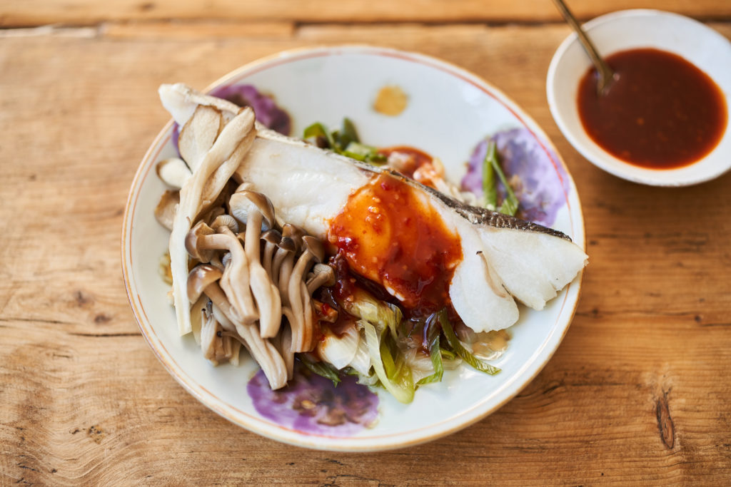 たらときのこの酒蒸し コチュジャンみそだれ